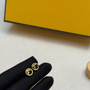 フェンディ ピアス 人気