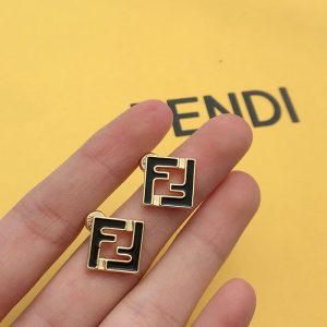 フェンディ ピアス 人気