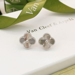 ヴァンクリーフ ピアス 安い