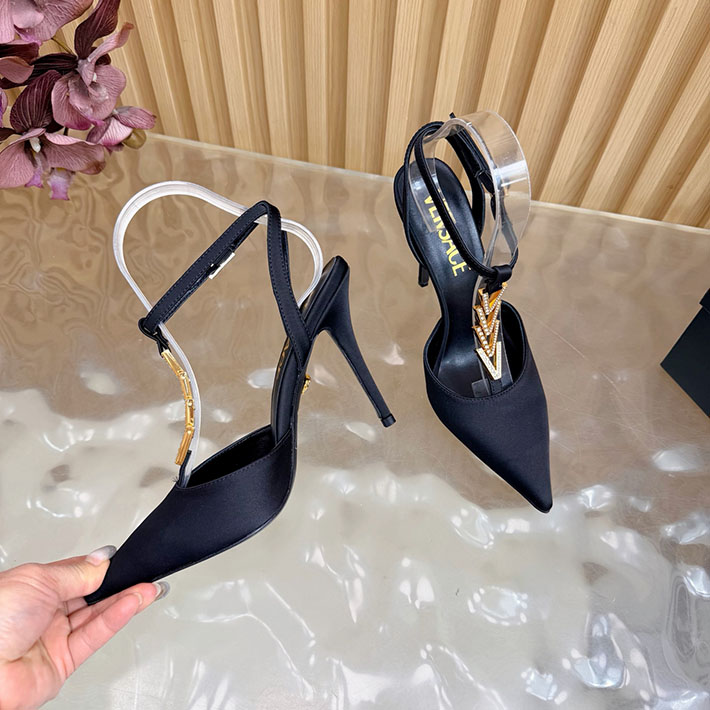 最高級ヴェルサーチェスーパーコピー VERSACE セーフティ ピン キトン ヒール パンプス 2628230 ヴェルサーチェ パンプス - 画像 (3)