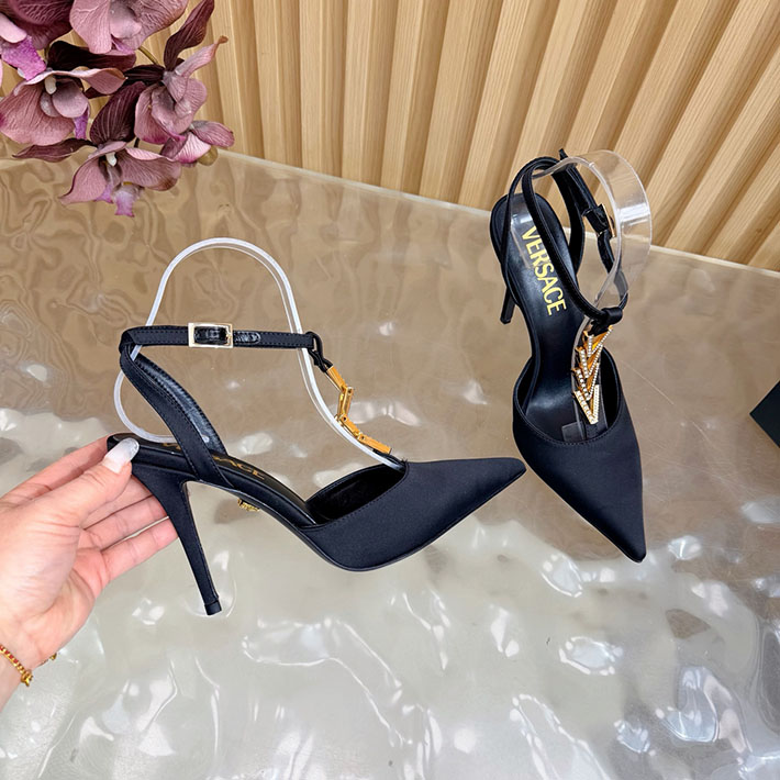 最高級ヴェルサーチェスーパーコピー VERSACE セーフティ ピン キトン ヒール パンプス 2628230 ヴェルサーチェ パンプス - 画像 (2)