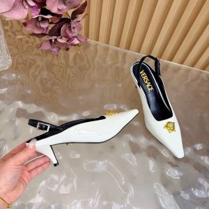 パンプスブランド 20代