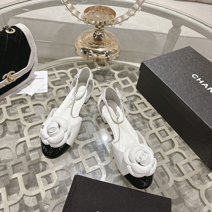 最高級シャネルスーパーコピー CHANEL 25mm カメリア ポインテッドトゥ サンダル ベルベット 2628359 シャネル サンダル 白 - 画像 (3)