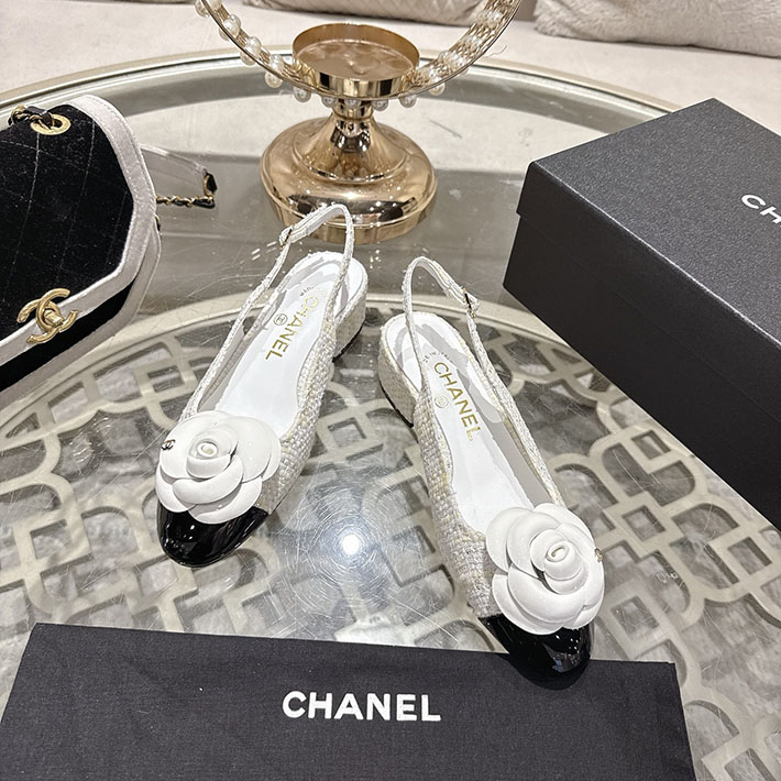 最高級シャネルスーパーコピー CHANEL 45mm カメリア ポインテッドトゥ サンダル ベルベット 2628377 シャネルの靴値段 - 画像 (2)