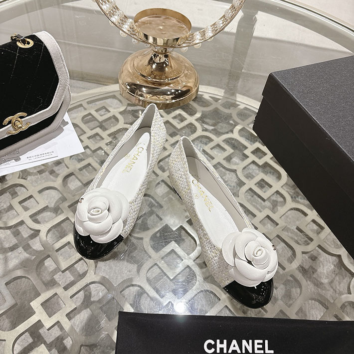 最高級シャネルスーパーコピー CHANEL 45mm 大人気バレリーナ フラットシューズ ホワイト 2628388 シャネル バレエシューズ 人気 - 画像 (3)