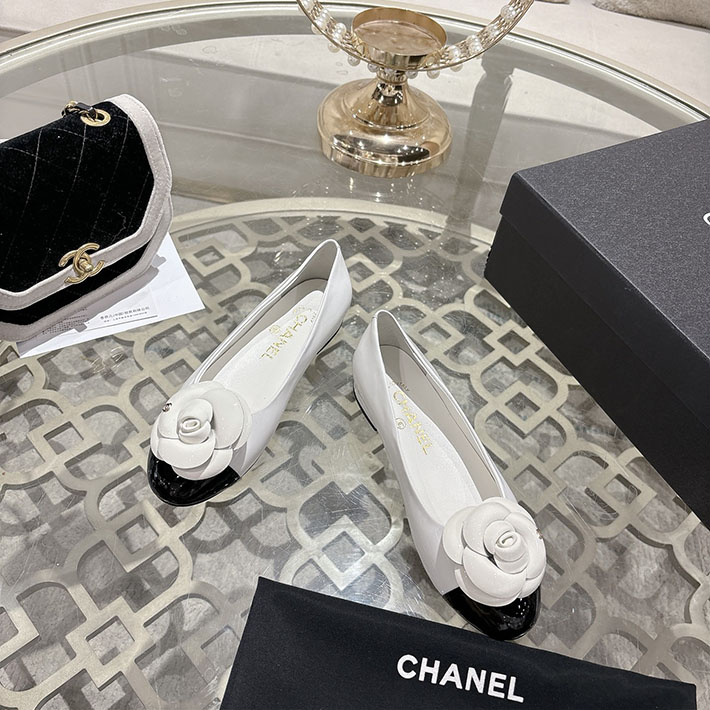 最高級シャネルスーパーコピー CHANEL 45mm 大人気バレリーナ フラットシューズ ホワイト 2628396 シャネル パンプス 値段 - 画像 (3)