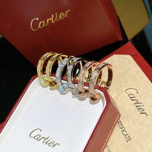 カルティエ ピアス 芸能人