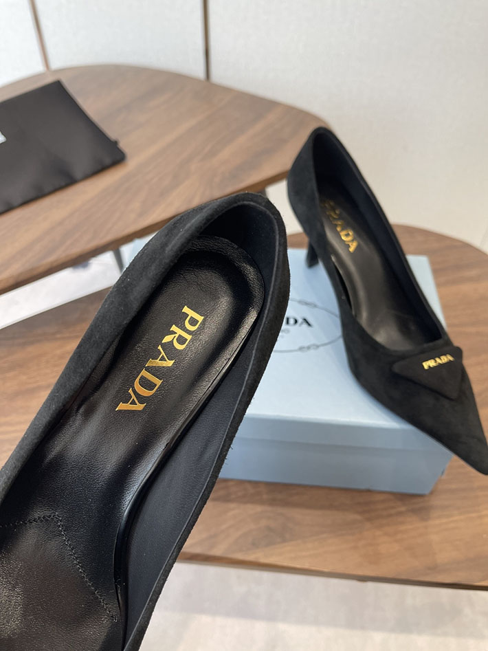 プラダ 靴 シューズ レディース 海外通販 PRADA 75mm バーガンディ スエード パンプス ブラック 2628410 プラダ パンプス フラット - 画像 (8)