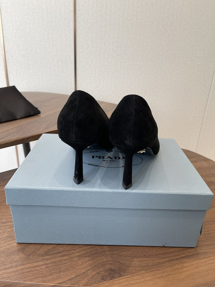 プラダ 靴 シューズ レディース 海外通販 PRADA 75mm バーガンディ スエード パンプス ブラック 2628410 プラダ パンプス フラット - 画像 (7)