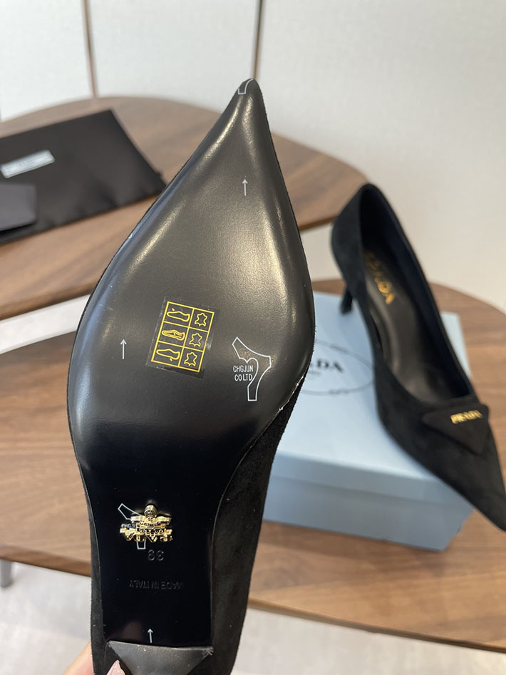 プラダ 靴 シューズ レディース 海外通販 PRADA 75mm バーガンディ スエード パンプス ブラック 2628410 プラダ パンプス フラット - 画像 (6)