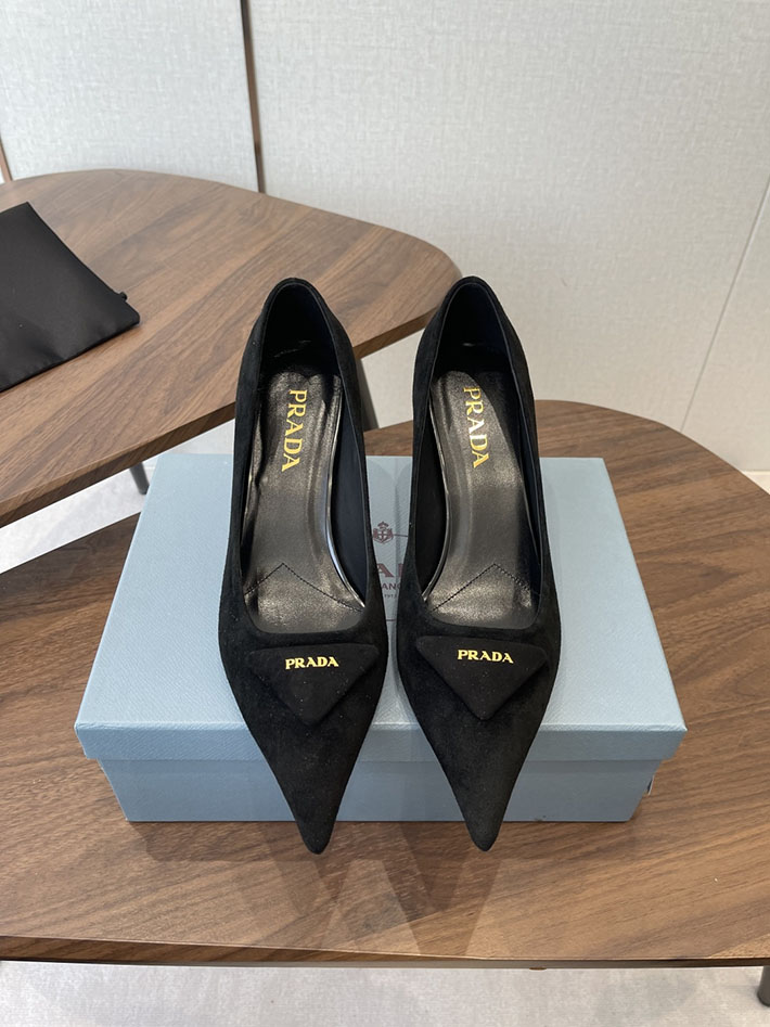 プラダ 靴 シューズ レディース 海外通販 PRADA 75mm バーガンディ スエード パンプス ブラック 2628410 プラダ パンプス フラット - 画像 (5)