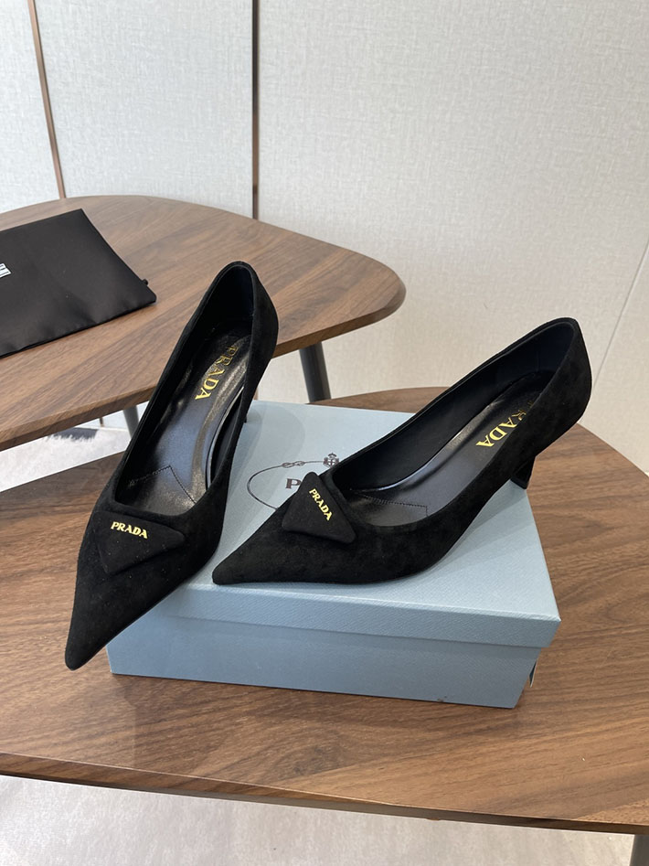 プラダ 靴 シューズ レディース 海外通販 PRADA 75mm バーガンディ スエード パンプス ブラック 2628410 プラダ パンプス フラット - 画像 (3)