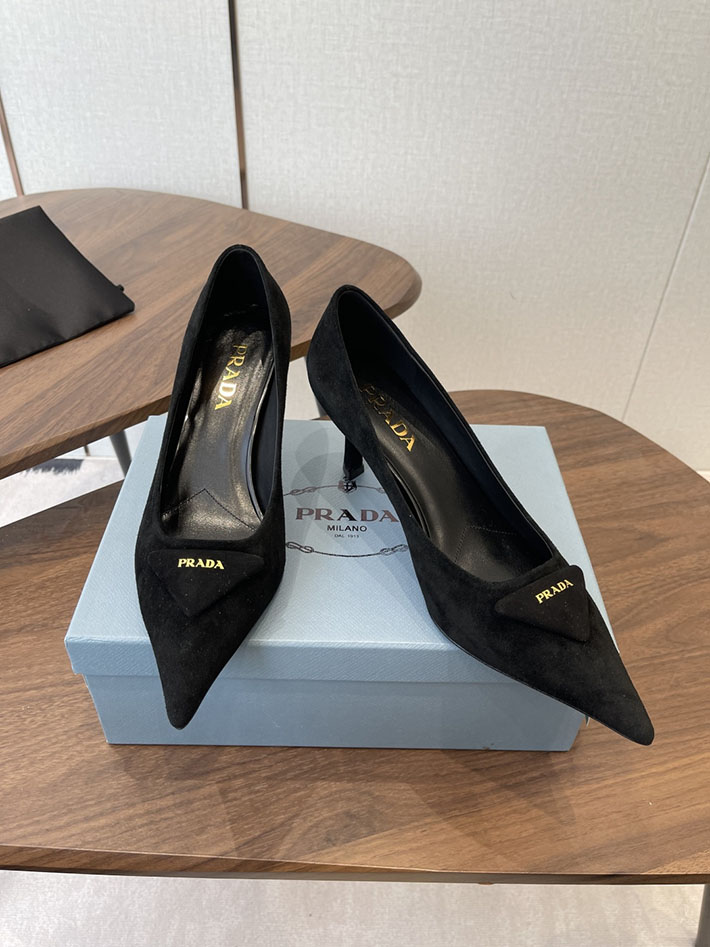 プラダ 靴 シューズ レディース 海外通販 PRADA 75mm バーガンディ スエード パンプス ブラック 2628410 プラダ パンプス フラット - 画像 (2)