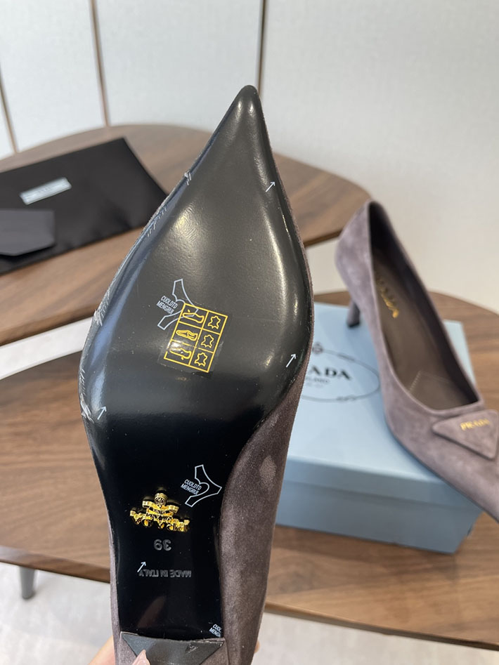プラダ 靴 シューズ レディース 海外通販 PRADA 75mm バーガンディ スエード パンプス グレー 2628411 プラダ パンプス リボン - 画像 (6)