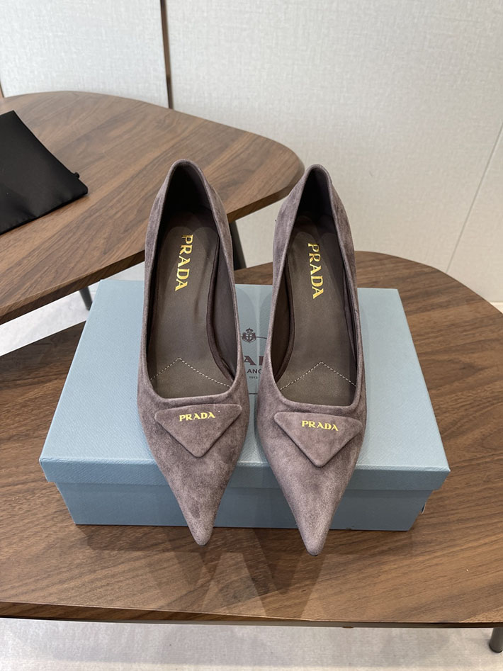 プラダ 靴 シューズ レディース 海外通販 PRADA 75mm バーガンディ スエード パンプス グレー 2628411 プラダ パンプス リボン - 画像 (5)