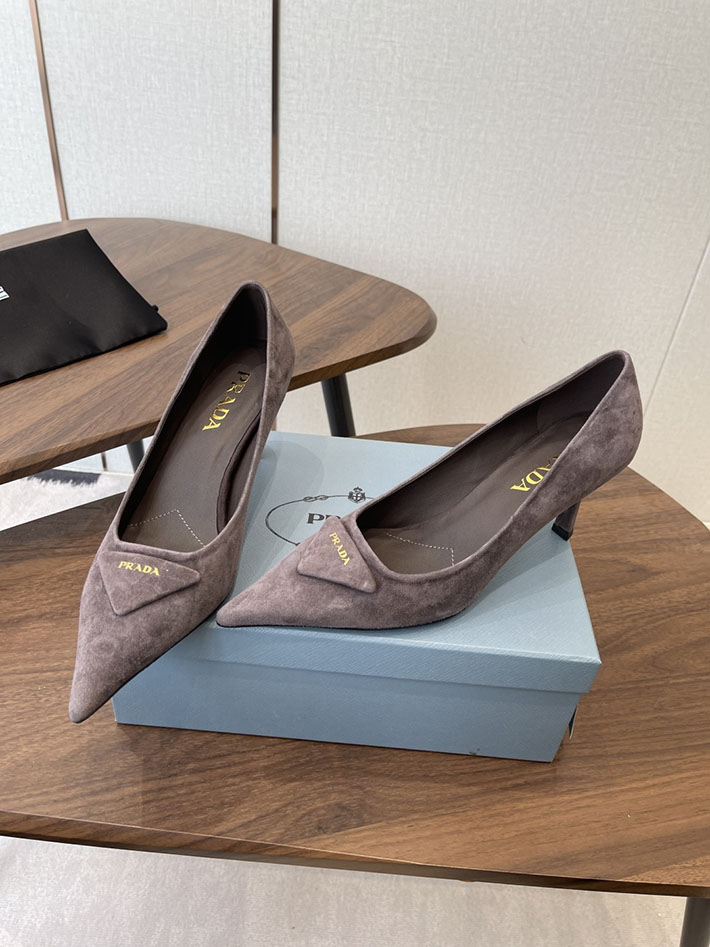 プラダ 靴 シューズ レディース 海外通販 PRADA 75mm バーガンディ スエード パンプス グレー 2628411 プラダ パンプス リボン - 画像 (3)