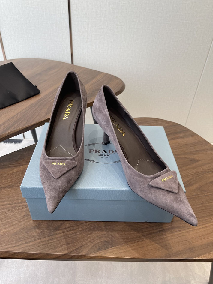 プラダ 靴 シューズ レディース 海外通販 PRADA 75mm バーガンディ スエード パンプス グレー 2628411 プラダ パンプス リボン - 画像 (2)