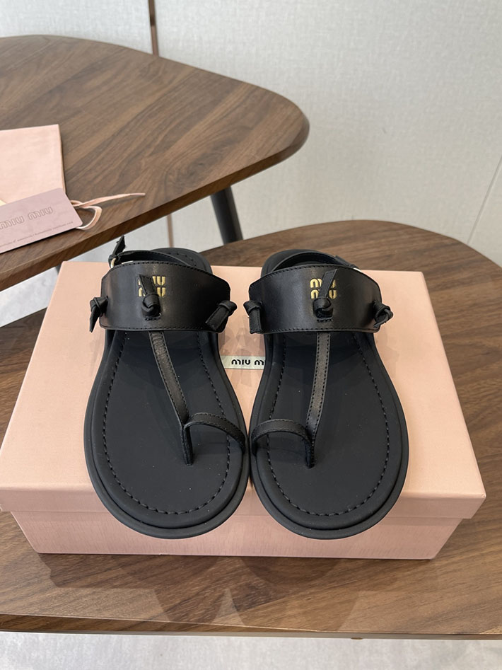 レディース 最高級MiuMiuスーパーコピー ミュウミュウ トングサンダル レザー ラバー メタルロゴ フラット 2628419 ミュウミュウ トングサンダル - 画像 (5)