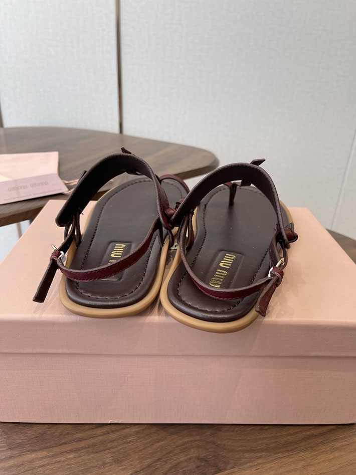 レディース 最高級MiuMiuスーパーコピー ミュウミュウ トングサンダル レザー ラバー メタルロゴ フラット 2628420 レディース ミュウミュウ サンダル - 画像 (7)