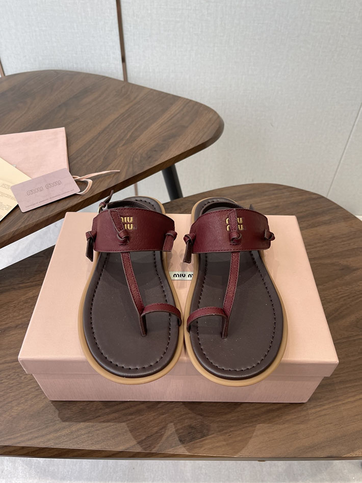 レディース 最高級MiuMiuスーパーコピー ミュウミュウ トングサンダル レザー ラバー メタルロゴ フラット 2628420 レディース ミュウミュウ サンダル - 画像 (5)