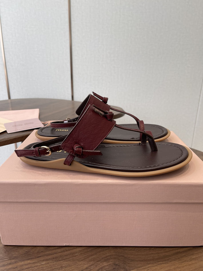レディース 最高級MiuMiuスーパーコピー ミュウミュウ トングサンダル レザー ラバー メタルロゴ フラット 2628420 レディース ミュウミュウ サンダル - 画像 (4)