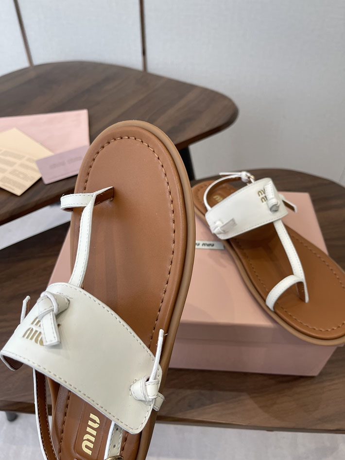 レディース 最高級MiuMiuスーパーコピー ミュウミュウ トングサンダル レザー ラバー メタルロゴ フラット 2628421 ミュウ ミュウ サンダル アウトレット - 画像 (9)