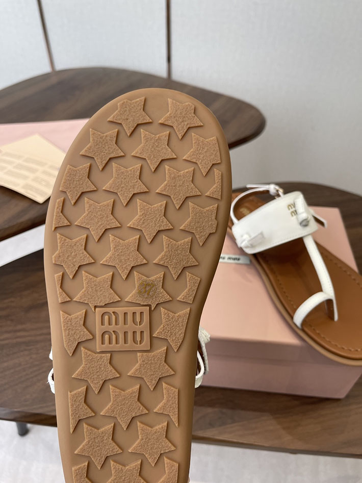 レディース 最高級MiuMiuスーパーコピー ミュウミュウ トングサンダル レザー ラバー メタルロゴ フラット 2628421 ミュウ ミュウ サンダル アウトレット - 画像 (6)