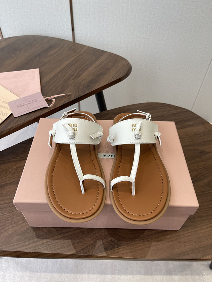レディース 最高級MiuMiuスーパーコピー ミュウミュウ トングサンダル レザー ラバー メタルロゴ フラット 2628421 ミュウ ミュウ サンダル アウトレット - 画像 (5)