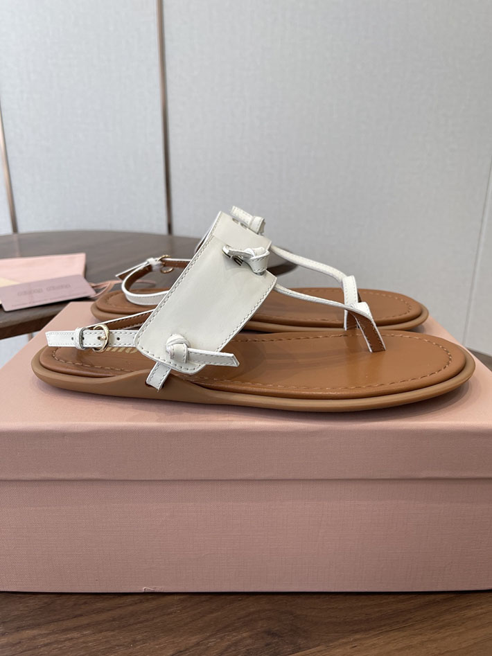 レディース 最高級MiuMiuスーパーコピー ミュウミュウ トングサンダル レザー ラバー メタルロゴ フラット 2628421 ミュウ ミュウ サンダル アウトレット - 画像 (4)