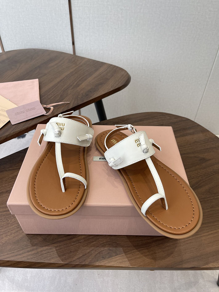 レディース 最高級MiuMiuスーパーコピー ミュウミュウ トングサンダル レザー ラバー メタルロゴ フラット 2628421 ミュウ ミュウ サンダル アウトレット - 画像 (3)