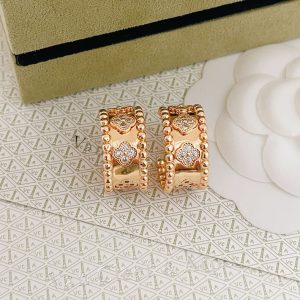 ヴァンクリーフ ピアス 安い
