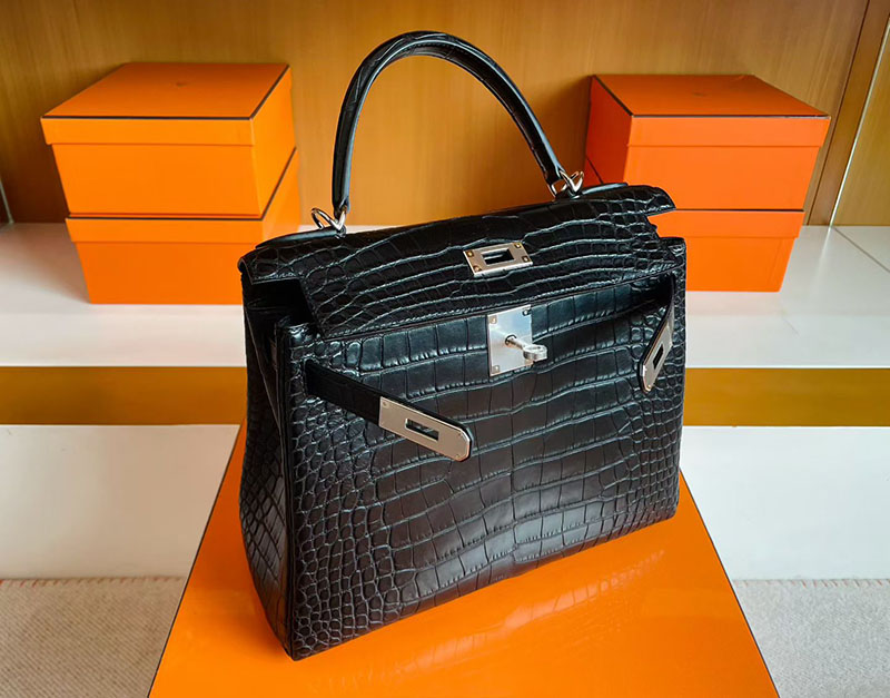 ケリー28 黒 HERMES ケリー28 内縫い 黒 ブラック クロコダイル アリゲーターマット シルバー金具 2627835 エルメス 新作バッグ - 画像 (6)
