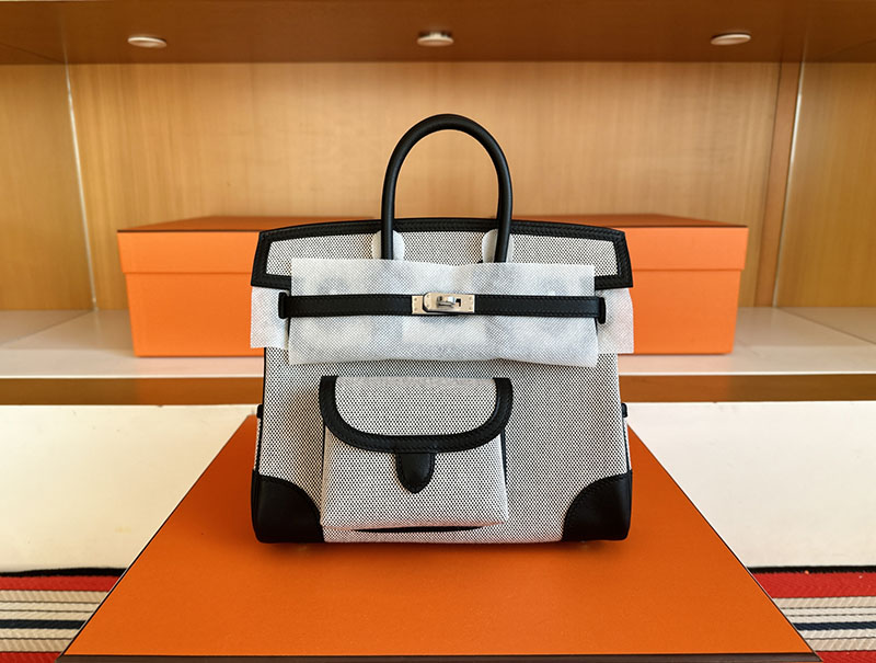 バーキン カーゴ 25 定価 HERMES バーキンカーゴ25 グレー/黒 ブラック キャンバス/スイフト シルバー金具 2627838 エルメス 新作バッグ - 画像 (13)