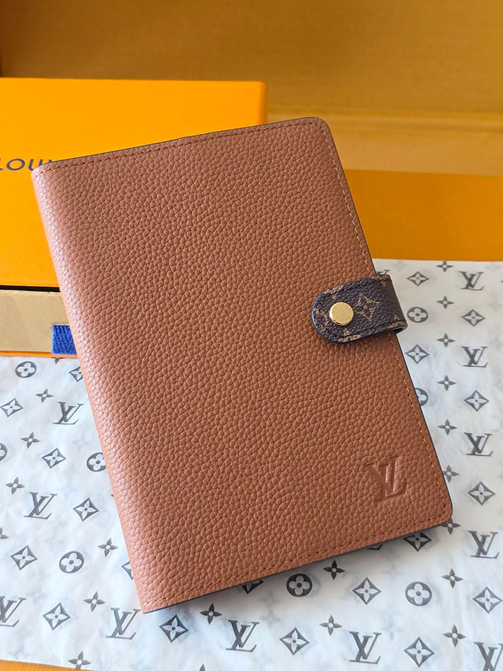 ルイヴィトン販売店舗 カードケース Louis Vuitton ノートブックカバーPM・シャルル コニャック GI1465 ルイヴィトン ノート 使い方 - 画像 (8)