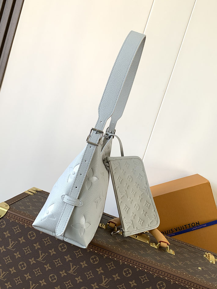 ルイヴィトン販売店舗 バッグ レディース Louis Vuitton キャリーオール ジップ NM PM スカイブルー M46673 ルイヴィトン キャリーオール 口コミ - 画像 (9)