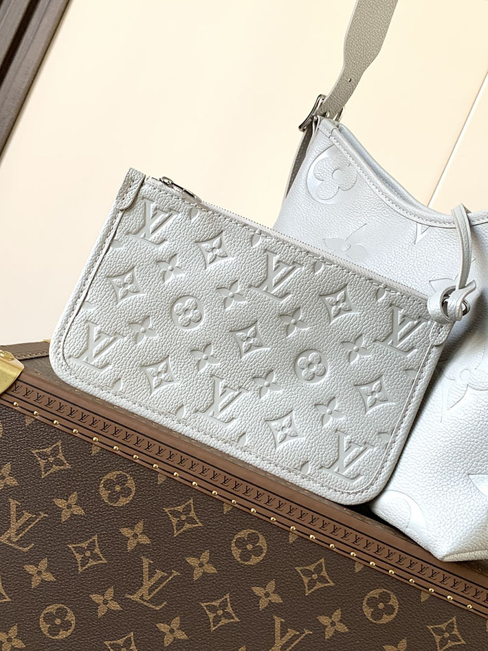 ルイヴィトン販売店舗 バッグ レディース Louis Vuitton キャリーオール ジップ NM PM スカイブルー M46673 ルイヴィトン キャリーオール 口コミ - 画像 (5)