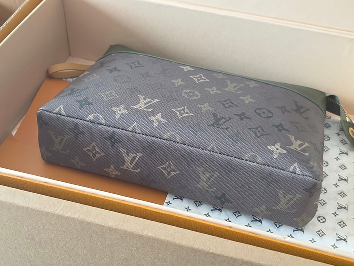 ルイヴィトン販売店舗 バッグ メンズ Louis Vuitton ポシェット・ヴォワヤージュ スープル カーキ M26970 ヴィトン クラッチバッグ メンズ - 画像 (9)