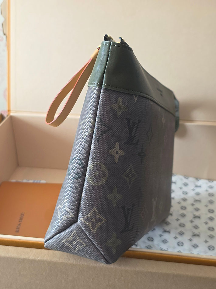 ルイヴィトン販売店舗 バッグ メンズ Louis Vuitton ポシェット・ヴォワヤージュ スープル カーキ M26970 ヴィトン クラッチバッグ メンズ - 画像 (8)