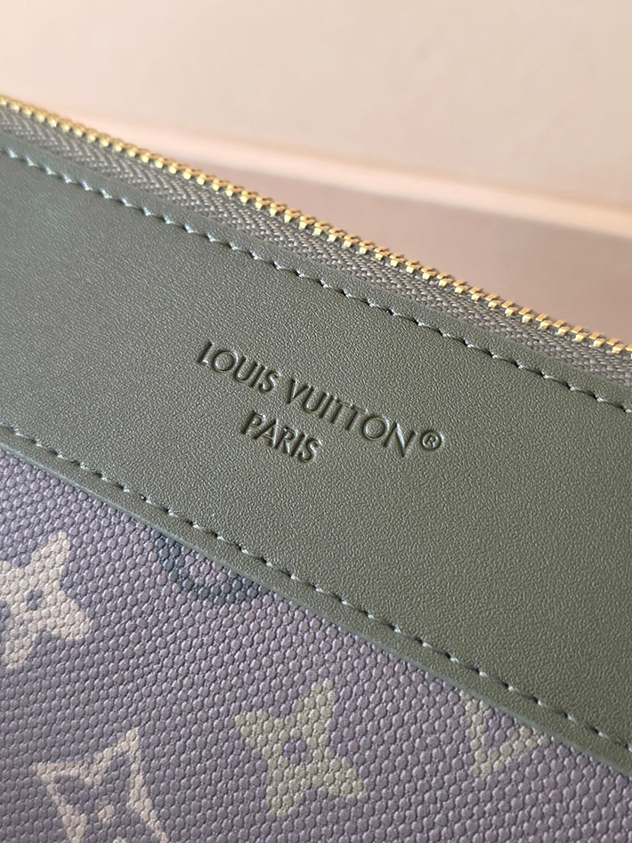 ルイヴィトン販売店舗 バッグ メンズ Louis Vuitton ポシェット・ヴォワヤージュ スープル カーキ M26970 ヴィトン クラッチバッグ メンズ - 画像 (7)