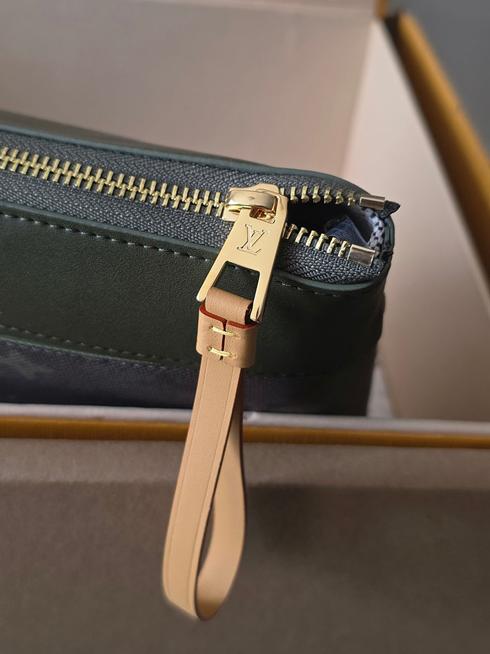 ルイヴィトン販売店舗 バッグ メンズ Louis Vuitton ポシェット・ヴォワヤージュ スープル カーキ M26970 ヴィトン クラッチバッグ メンズ - 画像 (4)