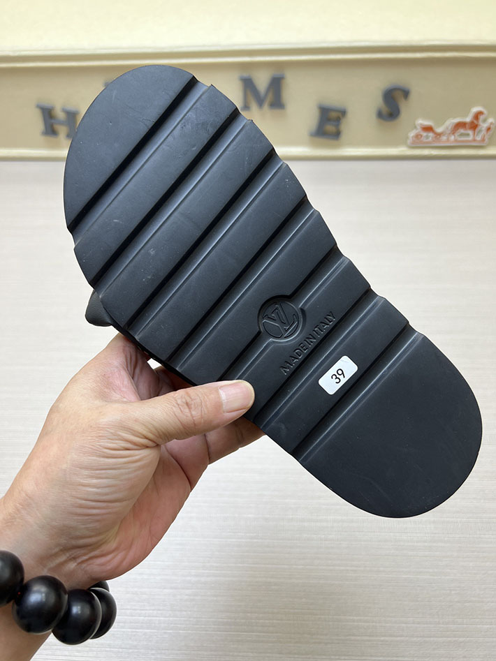 メンズ・レディース兼用 ルイヴィトン サンダル Louis Vuitton x TM プールピロー ミュール 2629019 ヴィトン サンダル モノグラム - 画像 (4)