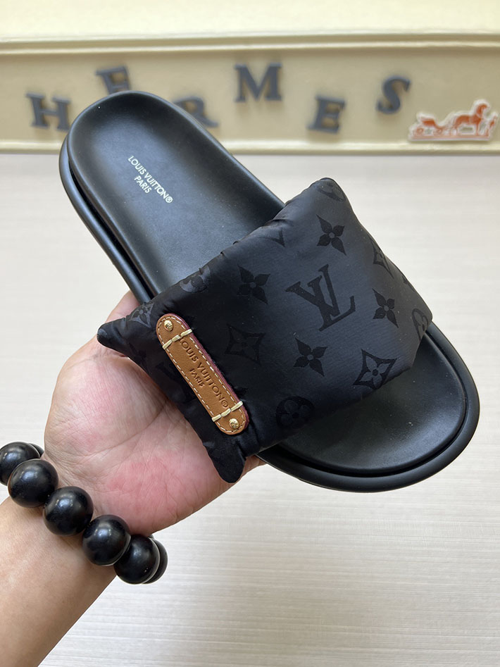 メンズ・レディース兼用 ルイヴィトン サンダル Louis Vuitton x TM プールピロー ミュール 2629020 ルイヴィトン サンダル 黒 - 画像 (3)
