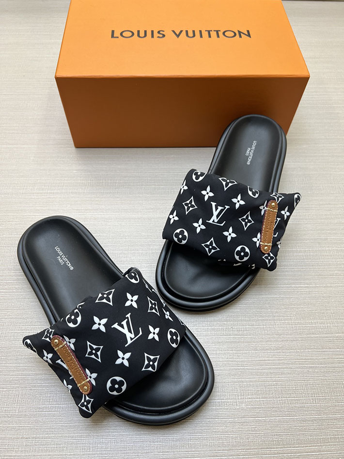 メンズ・レディース兼用 ルイヴィトン サンダル LV プールピロー・ライン ミュール モノグラム 2629022 ルイヴィトン 靴 黒 - 画像 (2)