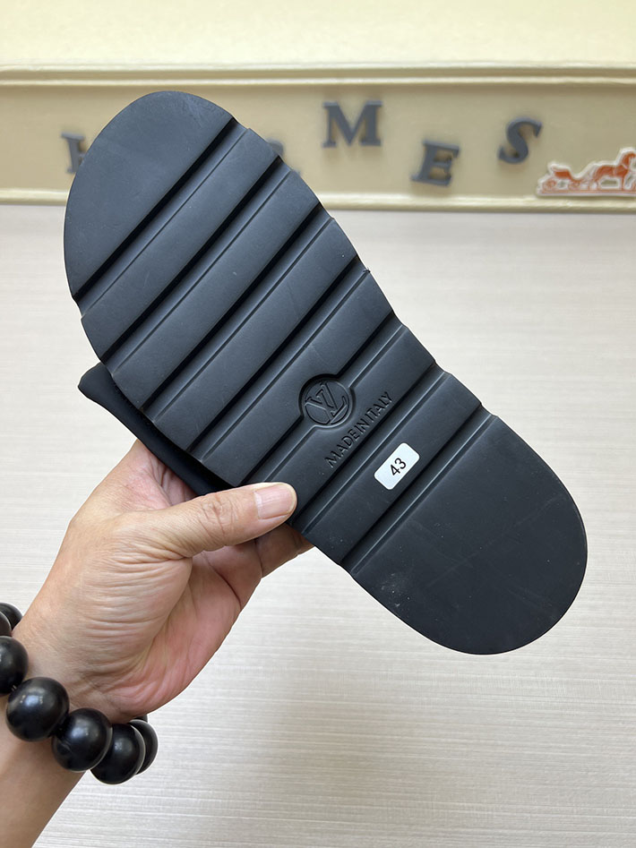 メンズ・レディース兼用 ルイヴィトン サンダル LV プールピロー・ライン ミュール モノグラム 2629025 ルイヴィトン デニム レディース - 画像 (4)