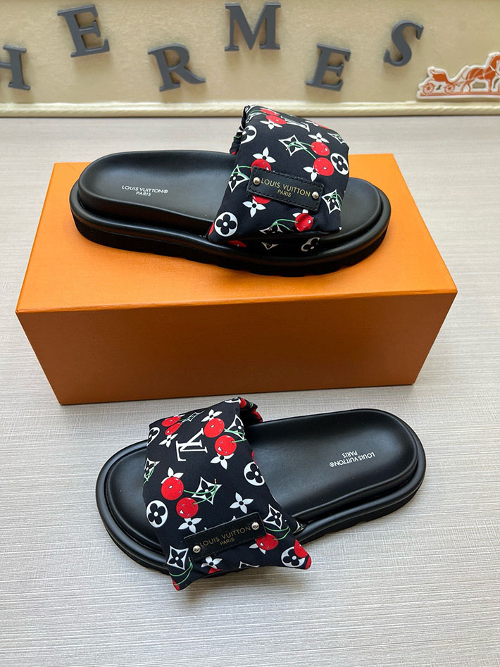 メンズ・レディース兼用 ルイヴィトン サンダル LV × TM フラットサンダル プール ピロー ミュール 2629029 ルイヴィトン サンダル 黒 - 画像 (8)
