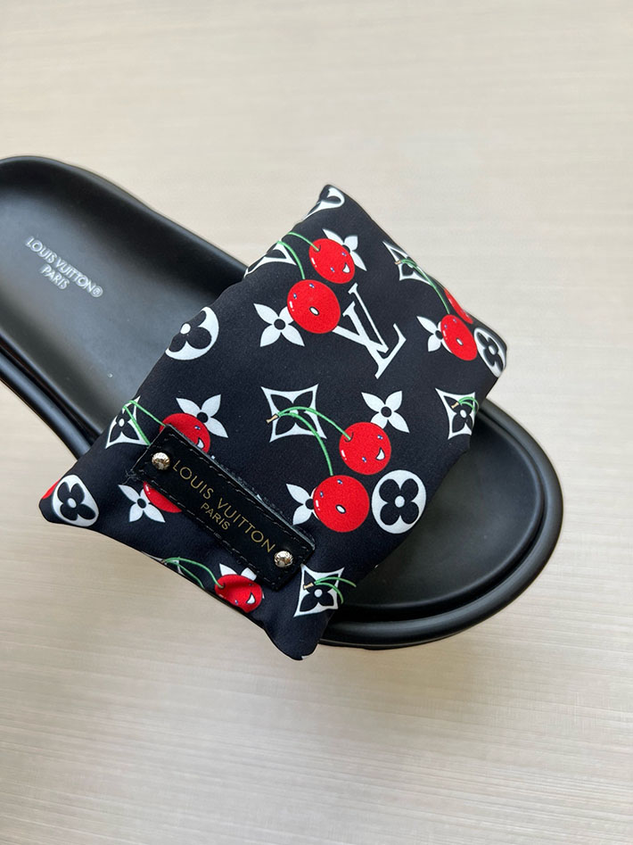 メンズ・レディース兼用 ルイヴィトン サンダル LV × TM フラットサンダル プール ピロー ミュール 2629029 ルイヴィトン サンダル 黒 - 画像 (7)