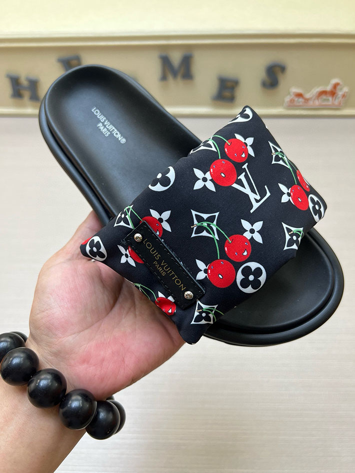 メンズ・レディース兼用 ルイヴィトン サンダル LV × TM フラットサンダル プール ピロー ミュール 2629029 ルイヴィトン サンダル 黒 - 画像 (3)