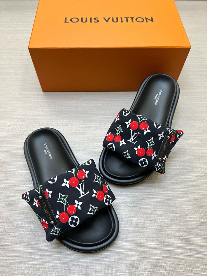 メンズ・レディース兼用 ルイヴィトン サンダル LV × TM フラットサンダル プール ピロー ミュール 2629029 ルイヴィトン サンダル 黒 - 画像 (2)