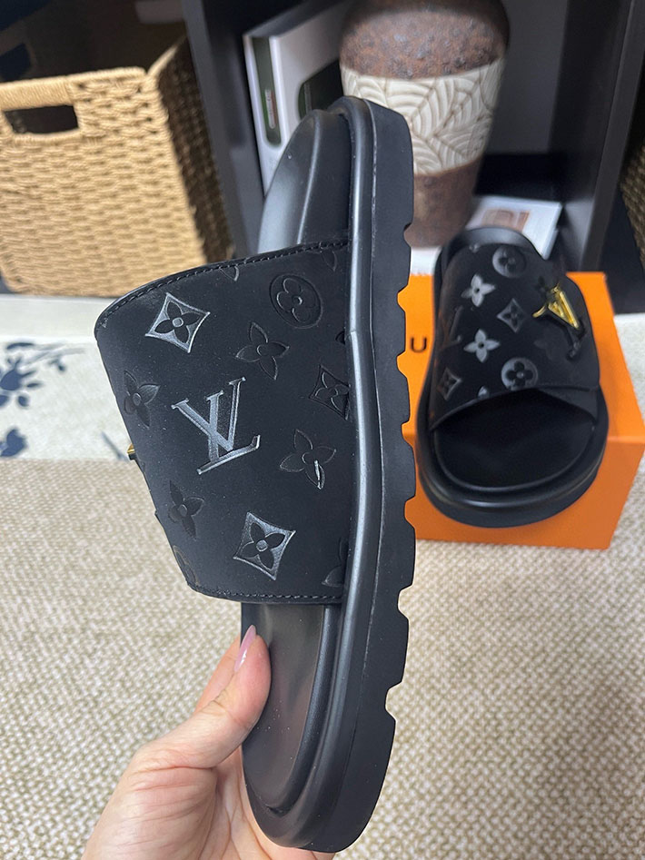 メンズ・レディース兼用 ルイヴィトン LV ウォーター フロント ライン サンダル モノグラム 2629052 ルイヴィトン 靴 黒 - 画像 (8)
