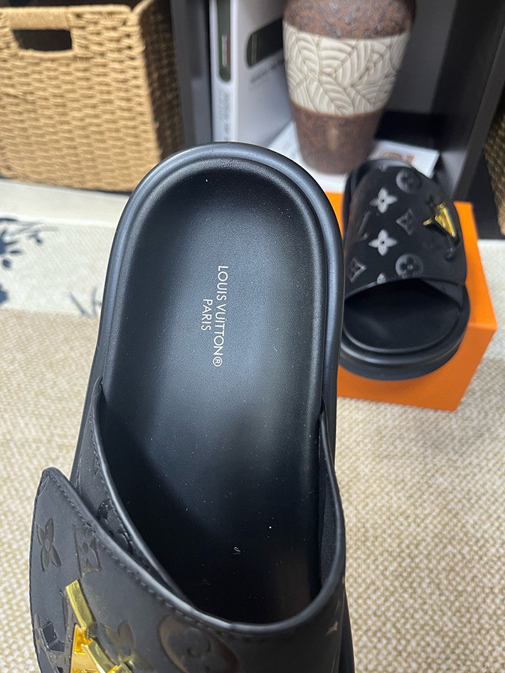 メンズ・レディース兼用 ルイヴィトン LV ウォーター フロント ライン サンダル モノグラム 2629052 ルイヴィトン 靴 黒 - 画像 (6)